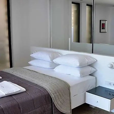 Villa Sleeps 10 With Pool Air Con And Wifi