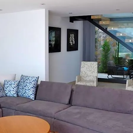 Sleeps 10 With Pool Air Con And Wifi