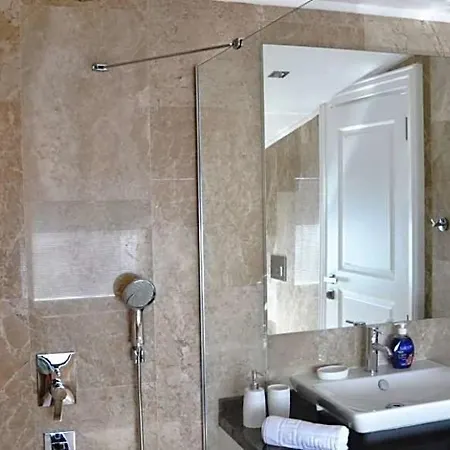 Villa Sleeps 10 With Pool Air Con And Wifi