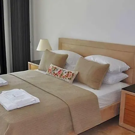 Sleeps 10 With Pool Air Con And Wifi فيلة *
