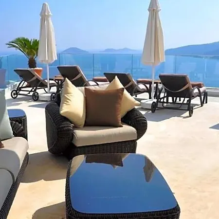 فيلة Sleeps 10 With Pool Air Con And Wifi *